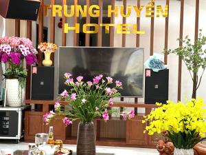 TV a/nebo společenská místnost v ubytování Trung Huyền Hotel