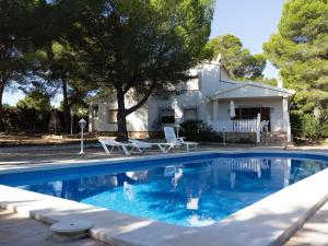 Bazén v ubytovaní INNOUTHOME GRAN CASA CON PISCINA Virgen Cinta alebo v jeho blízkosti