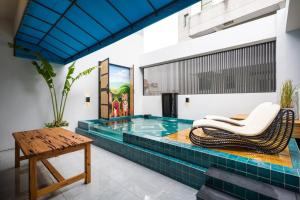 a pool with two chairs and a table at 禾楓覓月文旅 in Minxiong