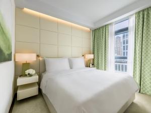 Letto o letti in una camera di Lanson Place Causeway Bay, Hong Kong