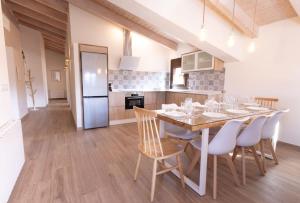 a kitchen and dining room with a table and chairs at El sueño del Búho 4. Ático con chimenea y terraza. in Beceite +13 photos