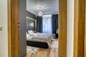 Ένα ή περισσότερα κρεβάτια σε δωμάτιο στο City Chic Retreat: Newly Renovated 1BR Apartment