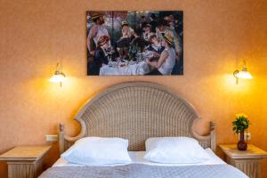 Ένα ή περισσότερα κρεβάτια σε δωμάτιο στο Schlossberg-Hotel Garni