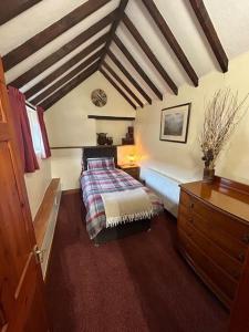 a bedroom with a bed in a attic at Twattleton Cottage Kilburn Yorkshire - Beautiful views in York