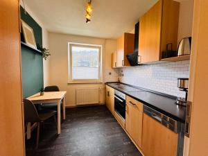 a small kitchen with a table and a window at Moderne Ferienwohnung Iserlohn 2 in Iserlohn