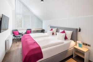 Rúm í herbergi á Hotel Blumlage