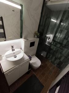 A bathroom at Callisto studio Még 9 kép