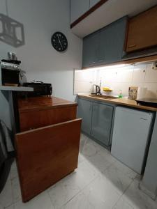 A kitchen or kitchenette at Callisto studio