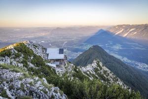 a building on the side of a mountain at Ferienwohnung Straußstrasse in Bayerisch Gmain +17 photos