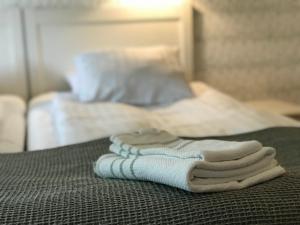 Hälsingegården Erik-Anders tesisinde bir odada yatak veya yataklar