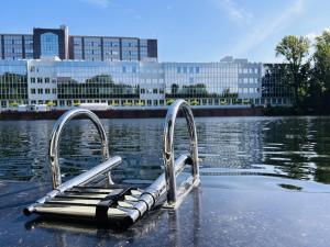 a swimming pool in the water in a city at Hausboot Charlottenburg in Zeuthen