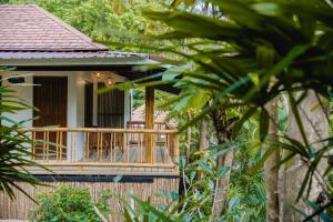 Een balkon of terras bij Railay Phutawan Resort