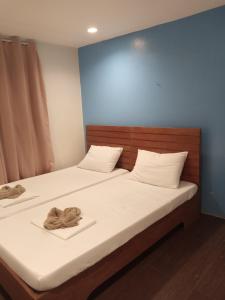 Katil atau katil-katil dalam bilik di Amos Pili Tree Inn powered by Cocotel