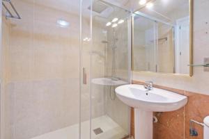 Kúpeľňa v ubytovaní Apartamento en calle cuarteles de dos habitaciones + 9 fotografií