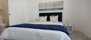 a bedroom with a large bed with blue sheets and pillows at Ribeiro´s House in Gafanha da Nazaré