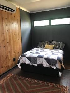 a bedroom with a bed and a window at Hagedis Dorp - 1 Bedroom Apartment in Hartbeespoort