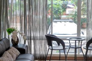 Area soggiorno di The Infinity Suite Chiangrai