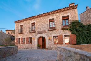 a large stone house with a stone driveway at Hotel Siuranella in Siurana