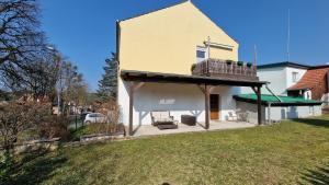 a house with a balcony on the side of it at Liebevoll sanierte Altbauwohnung in Waldsieversdorf