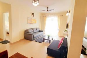 Colva Blossom 2BHK Apartment with Gym,Wifi and 5min walk to the famous Colva Beach的休息区