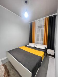 Una cama o camas en una habitación de Гостевой дом Дастан, Guest House Dastan