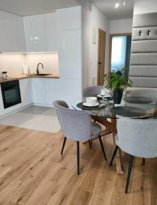 Kuchyň nebo kuchyňský kout v ubytování Apartament 8 Piętro self check-in, parking