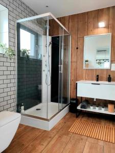Ett badrum på Apartamenty w Beskidach