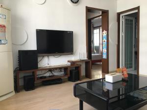 TV o dispositivi per l'intrattenimento presso Yailon House - TieXinQiao Metro St-ation - NanJing South Railway St-ation - 雅伦之屋-铁心桥地铁站-火车南站店