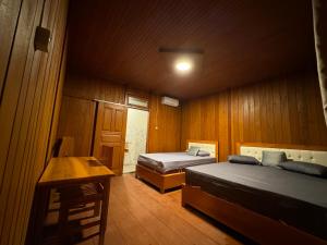 MC Bunaken Stay Diving Trip's客房内的一张或多张床位