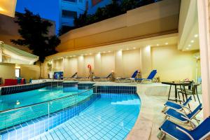 Swimmingpoolen hos eller tæt på Elina Hotel Apartments
