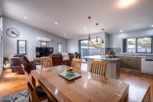 Una cocina o zona de cocina en Sweet Wattle Retreat 1