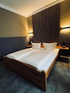 Postel nebo postele na pokoji v ubytování Hotel Garni „zum Bären“