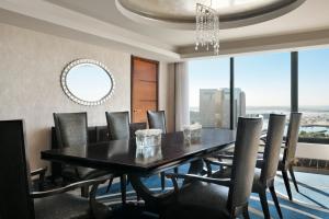 Posezení v ubytování InterContinental Abu Dhabi by IHG