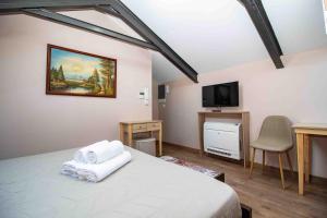 Postel nebo postele na pokoji v ubytování Sampa Attic