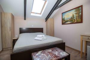 Postel nebo postele na pokoji v ubytování Sampa Attic