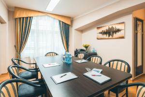 Posedenie v ubytovaní Elysee Hotel