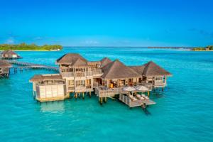 北馬列環礁的住宿－Gili Lankanfushi Maldives，水上度假村的空中景观
