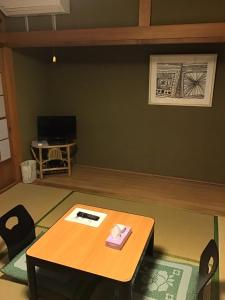 TV a/nebo společenská místnost v ubytování COZY Inn Free Shuttle service