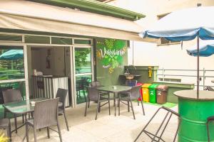 Br Hostel的阳台或露台
