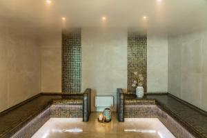 Koupelna v ubytování Hôtel Valdys Thalasso & Spa - Beau rivage