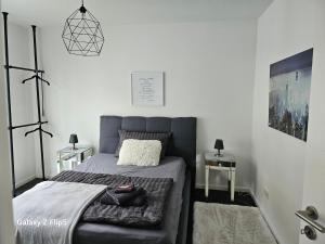 a bedroom with a bed and a couch at Neue hochwertige Wohnungen in Marburg an der Lahn
