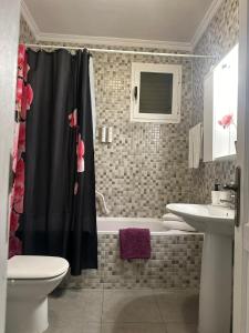 a bathroom with a black shower curtain and a sink at Villa Gairía in Antigua