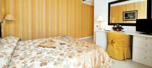 Postel nebo postele na pokoji v ubytování Hotel Sirius Riccione