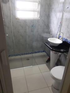 Um banheiro em Pousada com Flat e Suites Expo São Paulo, Aeroporto Congonhas, Zoologico