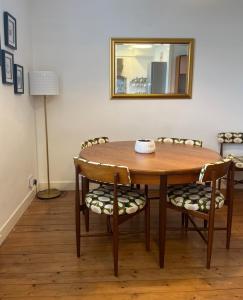 a dining room table with chairs and a mirror at Sealladh Na Mara, Pittenweem in Pittenweem