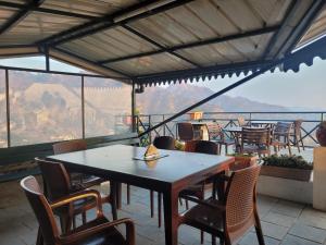 Μπαλκόνι ή βεράντα στο Hotel Birds View Kasauli