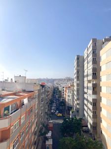 Výhľad na mesto Las Palmas de Gran Canaria alebo výhľad na mesto priamo z apartmánu
