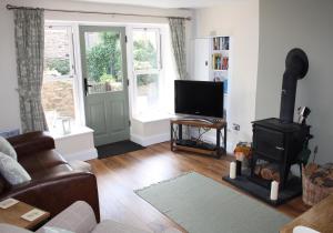 a living room with a wood stove and a television at Dinmore in Richmond