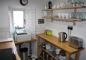 Nhà bếp/bếp nhỏ tại Dinmore