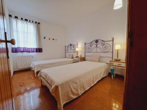 a hotel room with two beds and a window at casa Jone in Tomar